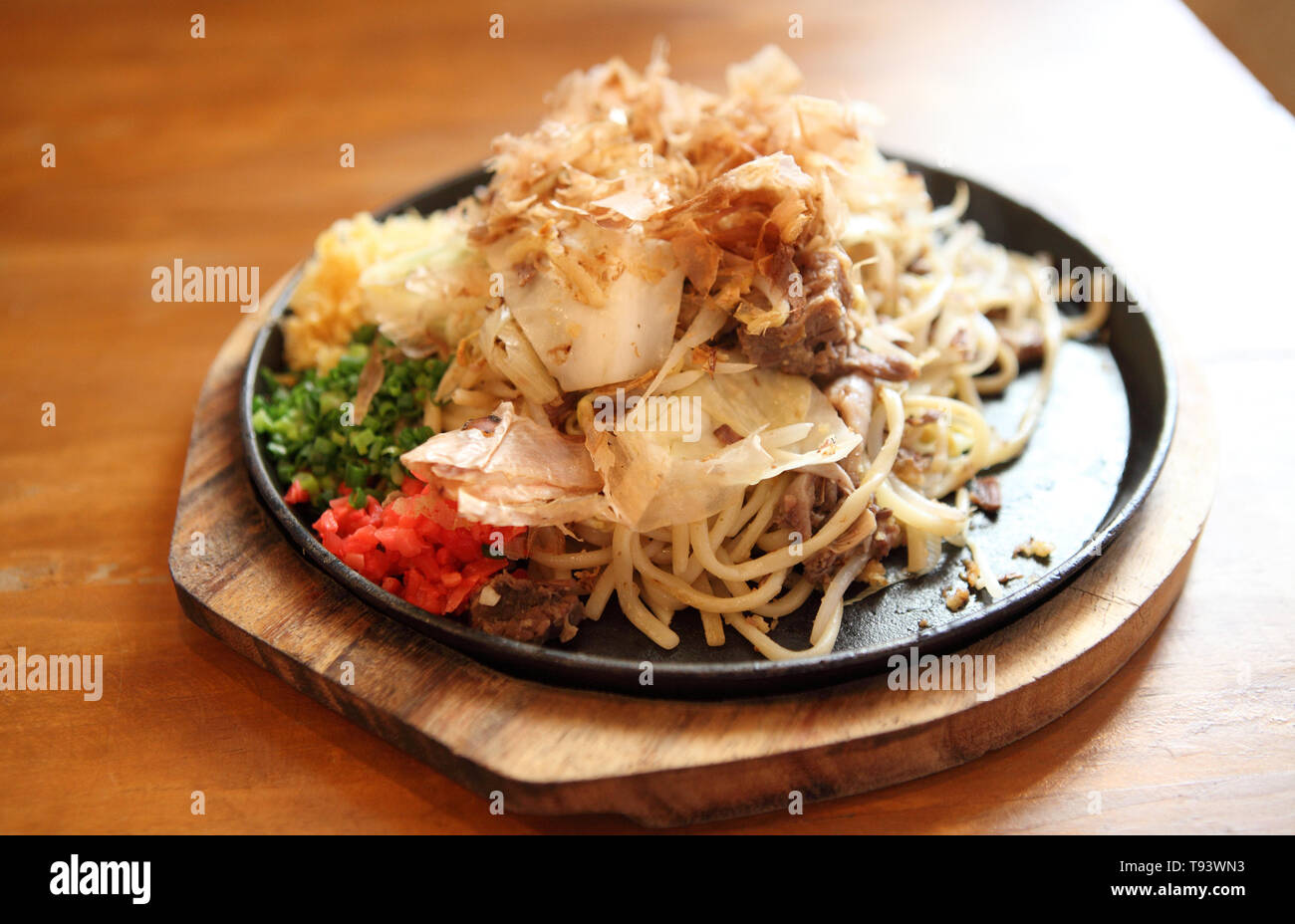Japanese cuisine, fried noodles Yakisoba Stock Photo - Alamy