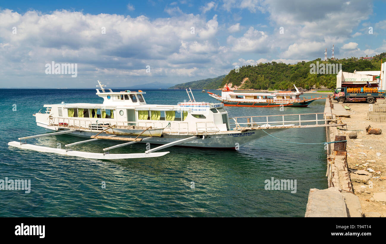 Boats in the sea near Anilao port pier, Batangas Stock Photo Alamy