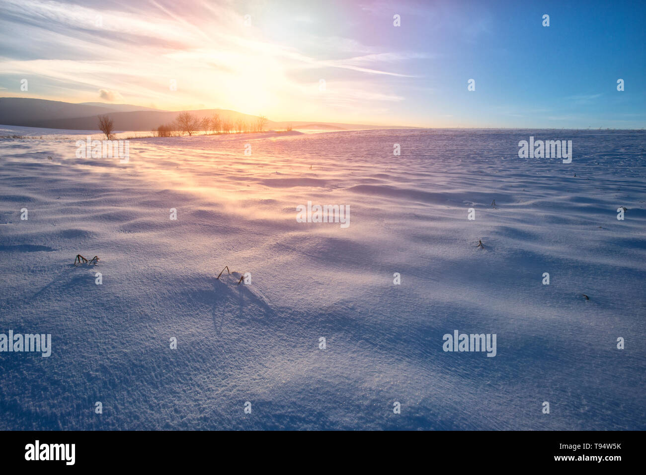 Sunrise over snow covered field hi-res stock photography and images - Alamy