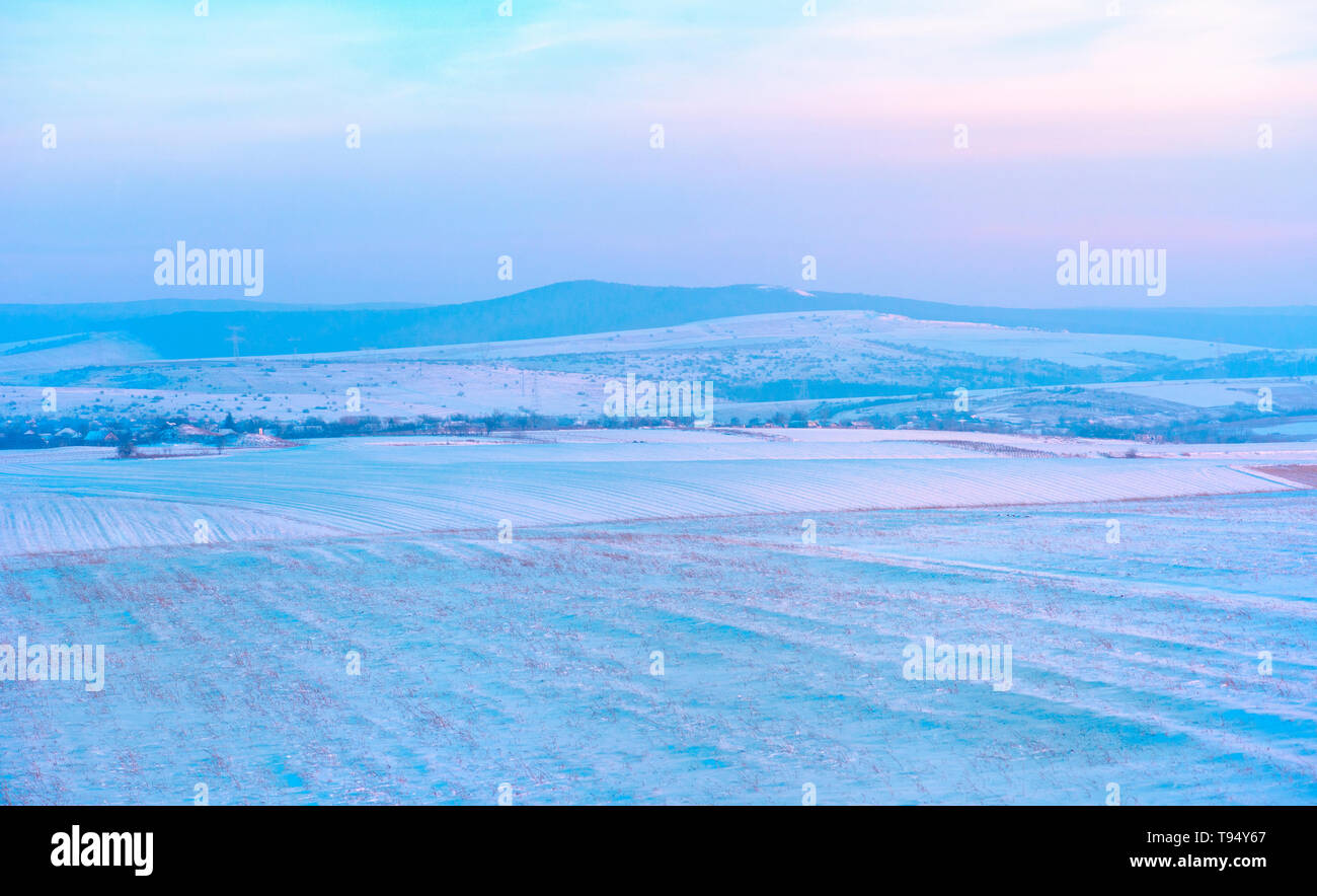 Sunrise over snow covered field hi-res stock photography and images - Alamy