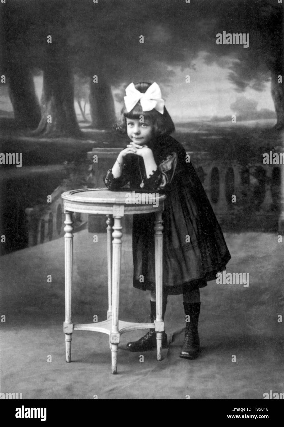 1930s fashion people hi-res stock photography and images - Alamy