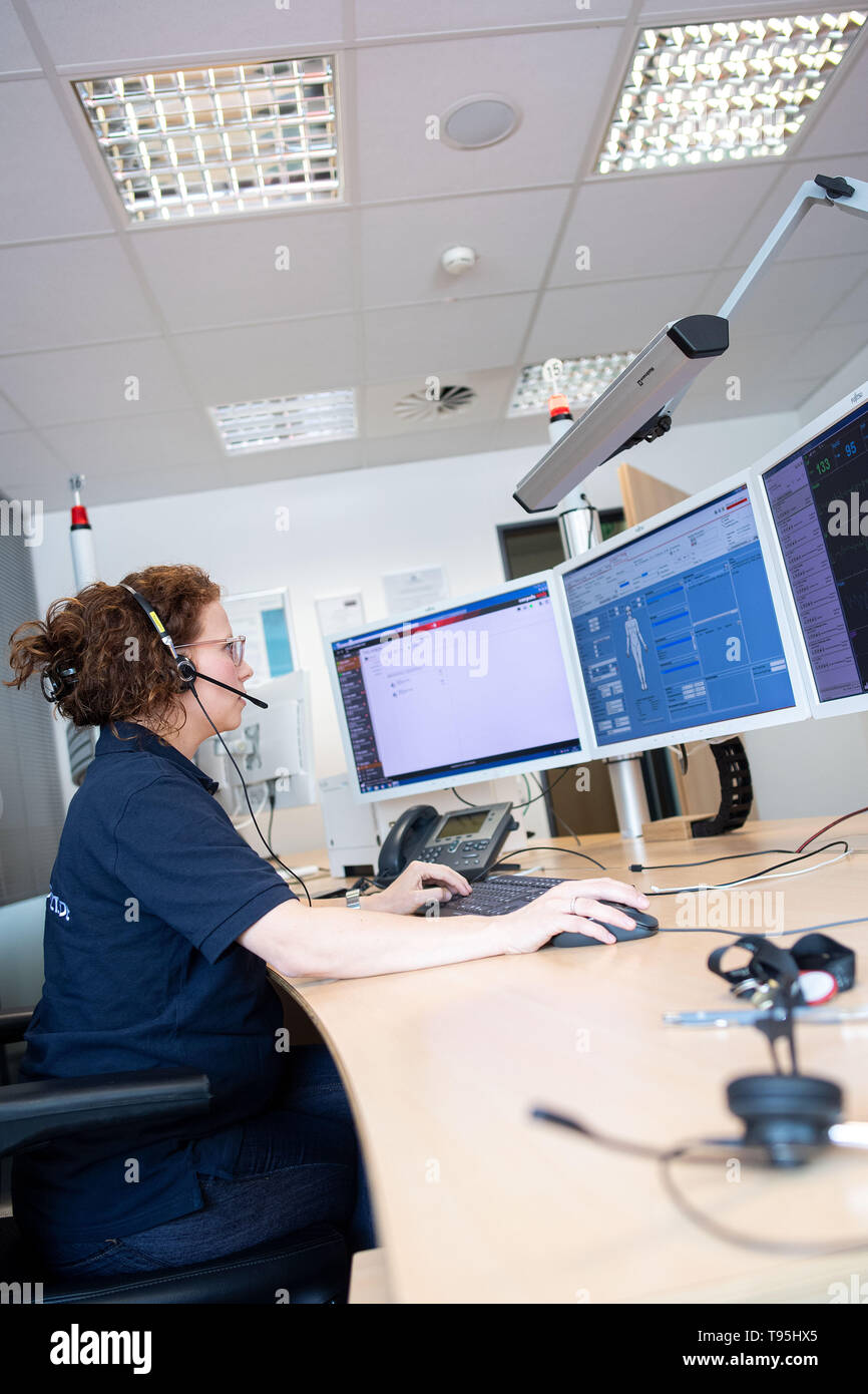 Aachen, Germany. 16th May, 2019. Michaela Schneider, a telenotreatist, sits  in the rescue control centre of the Aachen fire brigade and is connected to  paramedics who treat a stroke patient. She can