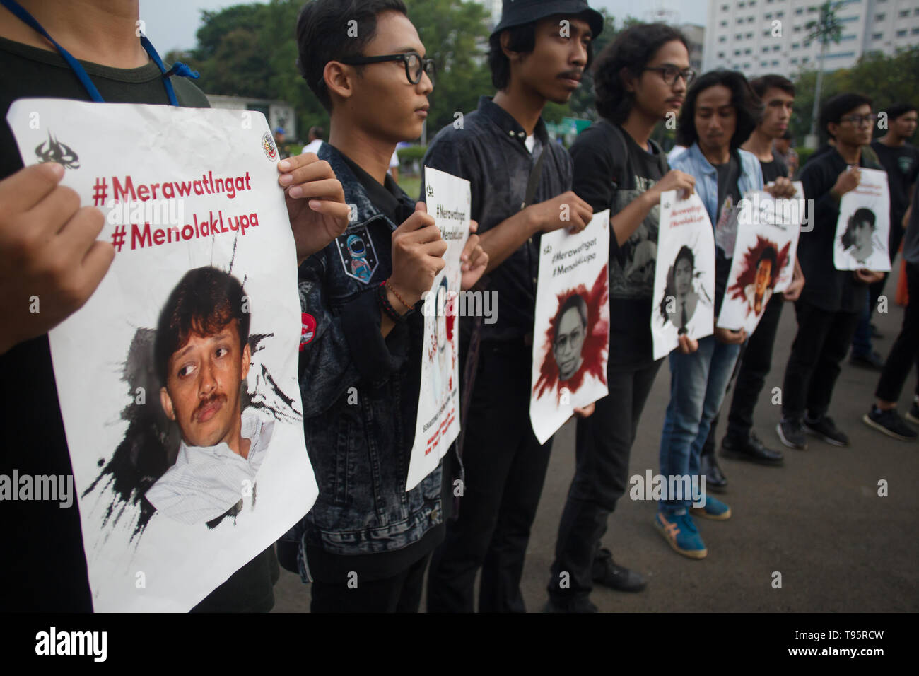 Jakarta, Jakarta, Indonesia. 16th May, 2019. Demonstrators seen with posters of Munir and Benardinus Irawan victims of human rights violations during the protest.The Victim Solidarity Network for Justice (JSKK) held a silent protest in front of the Presidential Palace in Jakarta. The act is commonly known as Aksi Kamisan and this was its 586th day and the demand is for the President to resolve human rights violations in the May 1998 Tragedy: Trisakti - Semanggi I - Semanggi II and May 13-15 1998 Riots. Credit: Nick Hanoatubun/SOPA Images/ZUMA Wire/Alamy Live News Stock Photo