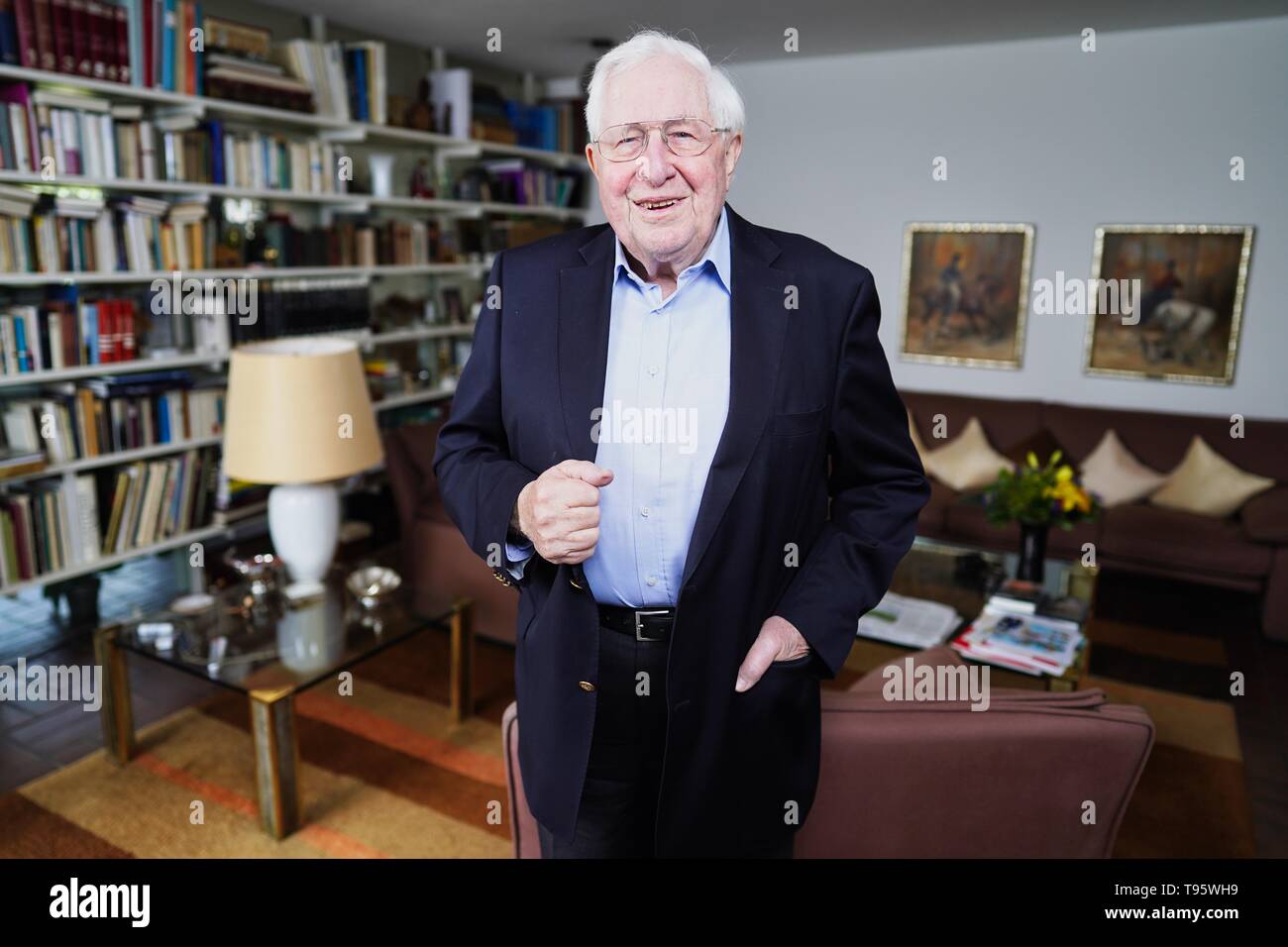Speyer Germany 13th May 2019 Bernhard Vogel Cdu Former Prime Minister Of Rhineland Palatinate And Thuringia Stands In The Living Room Of His House Credit Uwe Anspach Dpa Alamy Live News Stock Photo Alamy