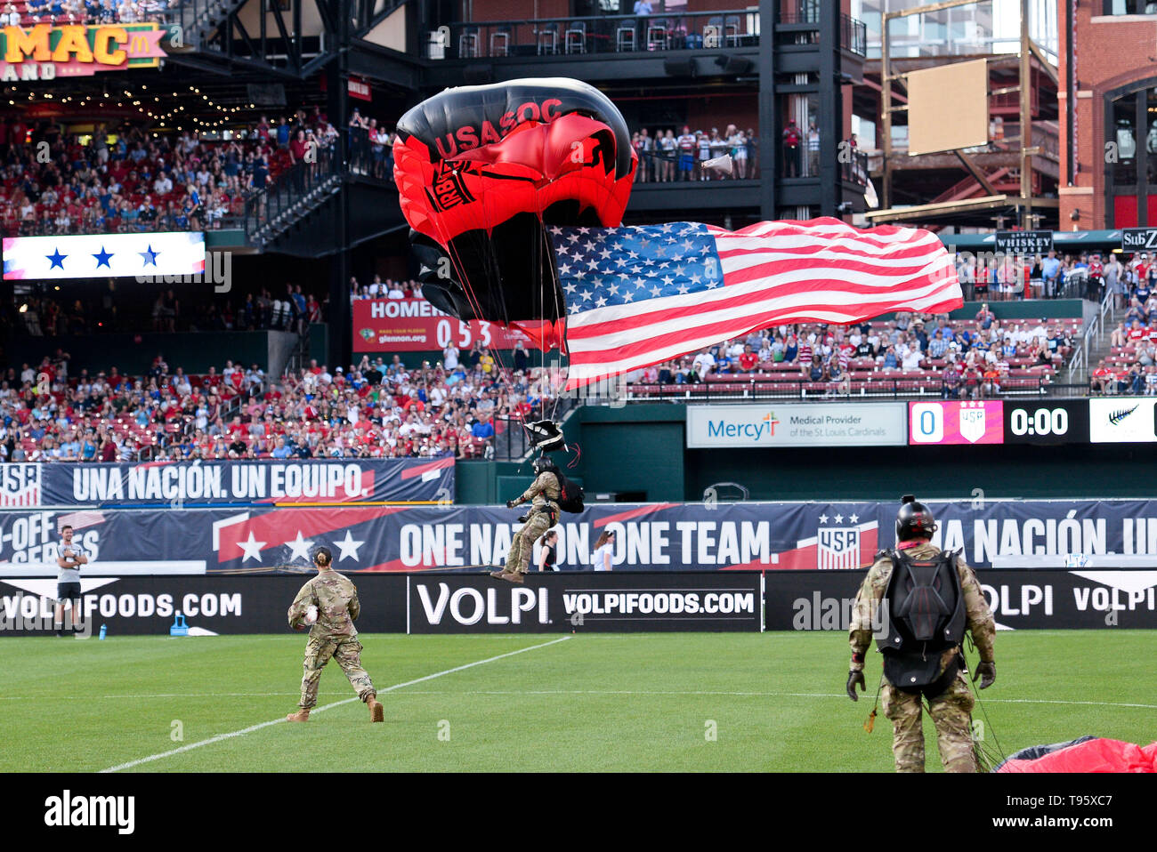 St Louis, USA. 16th May, 2019. An Army skydiver parachutes down with the United States Flag during the send off series as the United States Women's National Team hosted New Zealand at Busch Stadium in St. Louis City, MO Ulreich/CSM/Alamy Live News Stock Photo