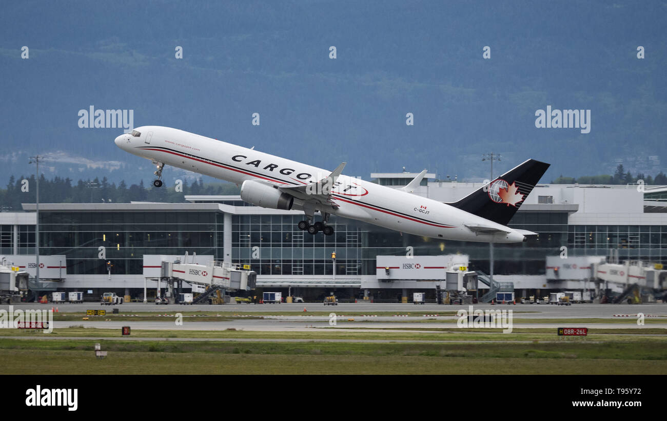 Richmond, British Columbia, Canada. 15th May, 2019. A Cargojet Boeing 757-223 PCF (C-GCJT) air cargo freighter takes off from Vancouver International Airport. Cargojet Inc. is a scheduled Canadian cargo airline headquartered in Mississauga, Ontario, Canada. Credit: Bayne Stanley/ZUMA Wire/Alamy Live News Stock Photo