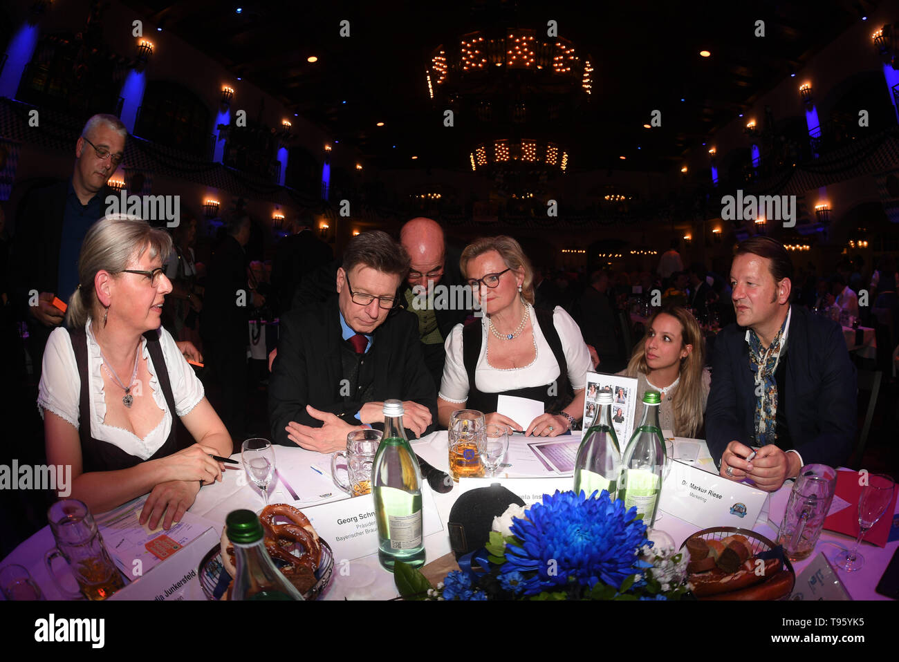 17 May 2019, Bavaria, Munich: The jury, Editor-in-Chief Brauwelt, Lydia  Junkersfeld (l-r), the President of the Bavarian Brewers' Association,  Georg Schneider, Angela Inselkammer, President of the Bavarian Hotel and  Restaurant Association, the
