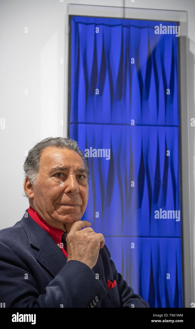 Opera Gallery, New Bond Street, London, UK. 17th May 2019. Organised in collaboration with the Italian Embassy in London, the exhibition includes 40 iconic canvases by Lucio Fontana, Agostino Bonalumi and Enrico Castellani among others, tapping into the unprecedented attention Italian post-war art is currently receiving. Image: Pino Manos, one of the last surviving artists of Spatialism. Credit: Malcolm Park/Alamy Live News. Stock Photo
