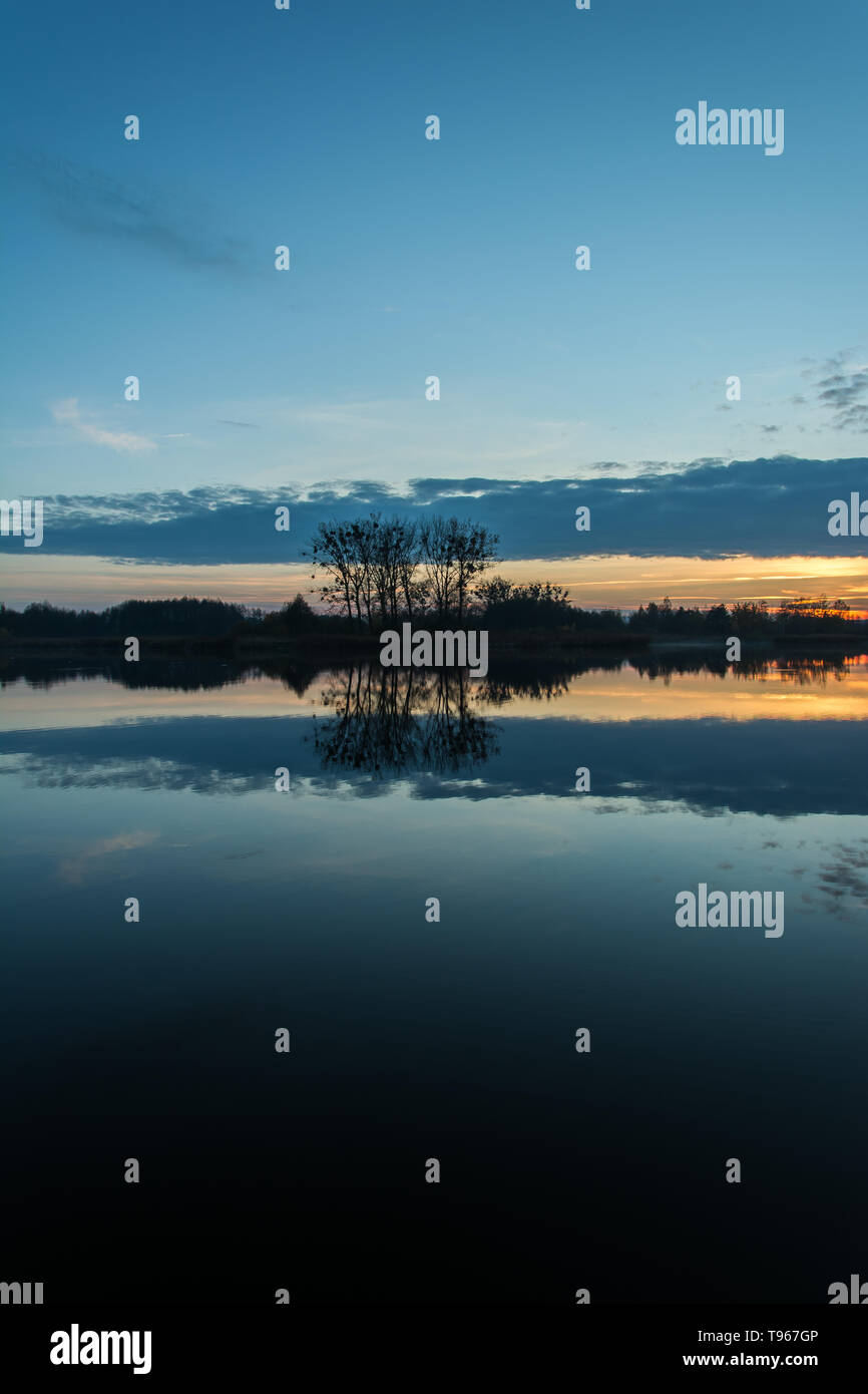 Mirror trees in the lake hi-res stock photography and images - Alamy