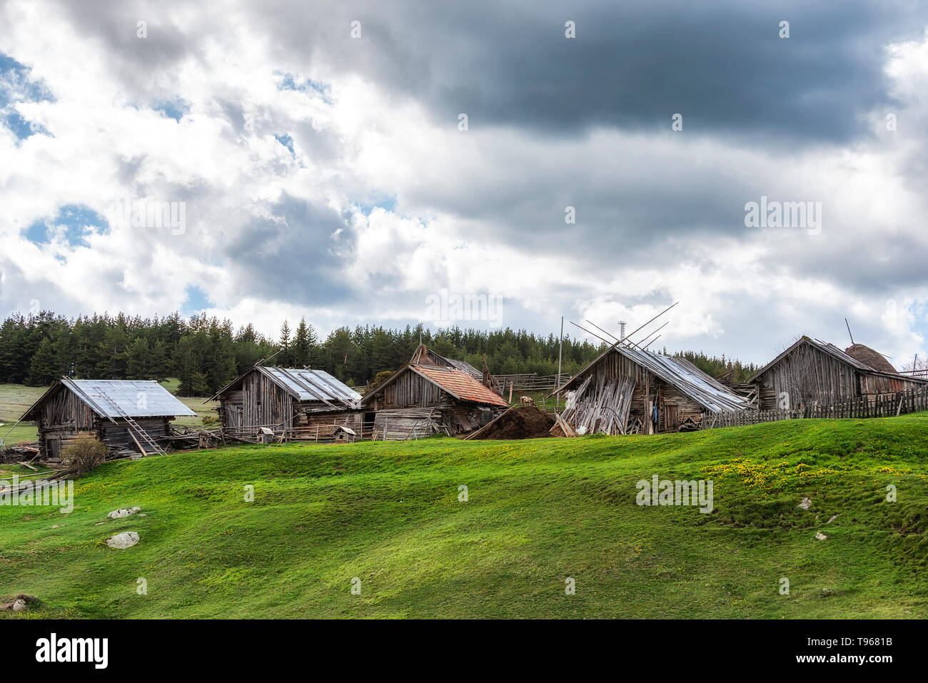 Rustic houses in the alps hi-res stock photography and images - Alamy