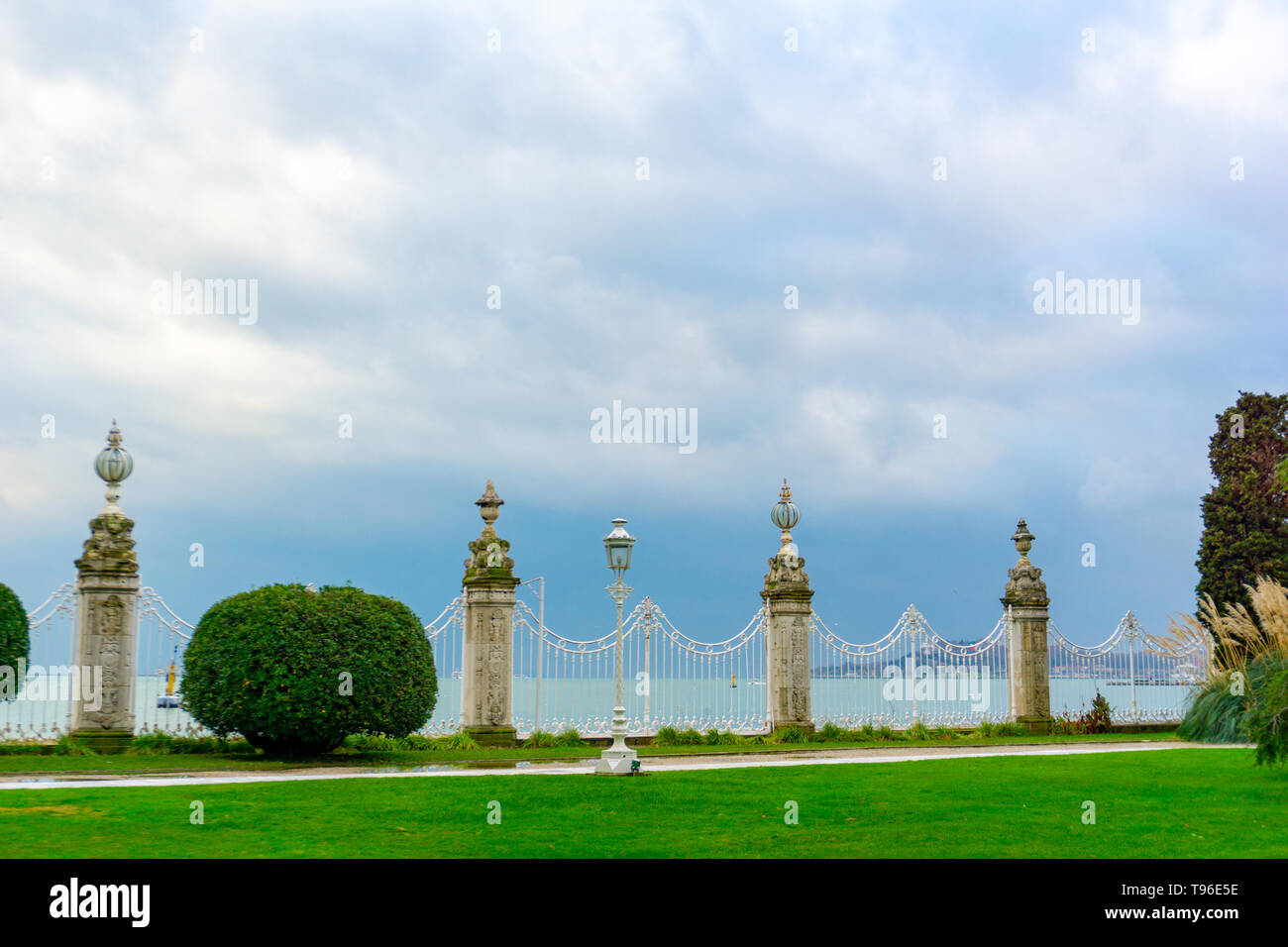 dolmabahce palace garden