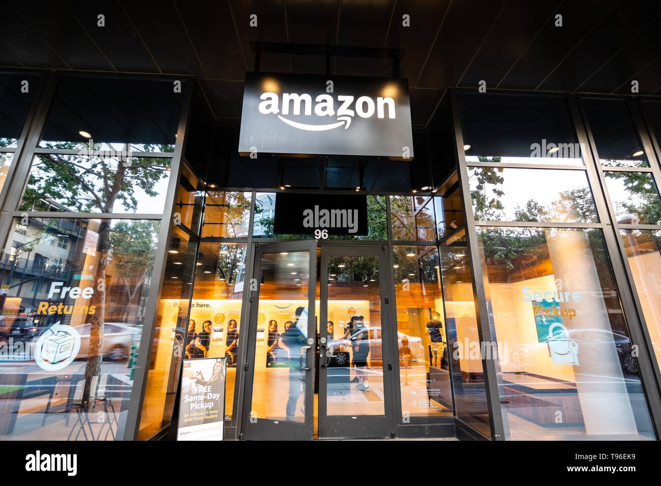 amazon locker pickup high resolution stock photography and images alamy