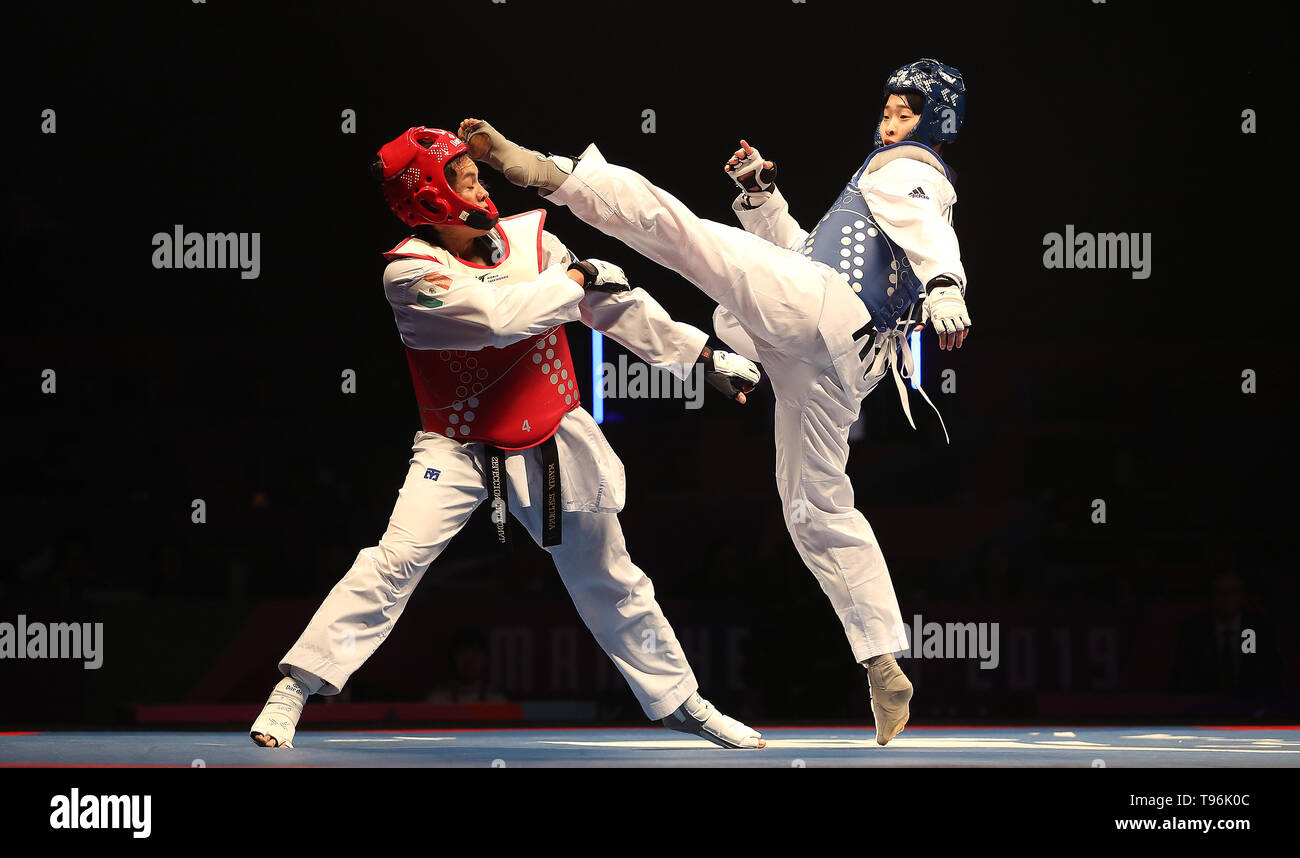 Korea's Da-bin Lee (right) on her way to winning the Women's -73 final against Jun Jang, during day two of the World Taekwondo Championships at Manchester Arena. Stock Photo