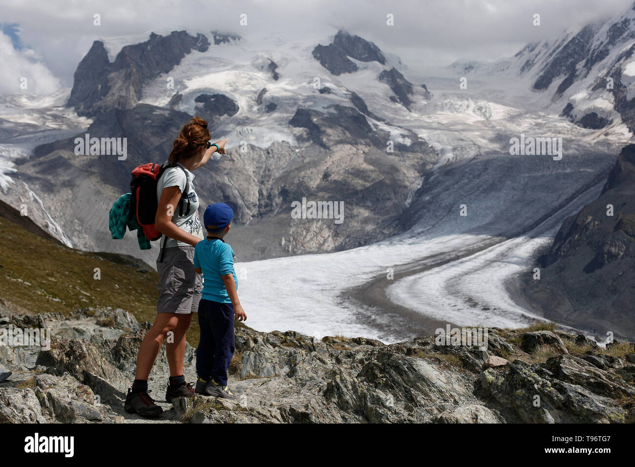 backpacking holidays for singles