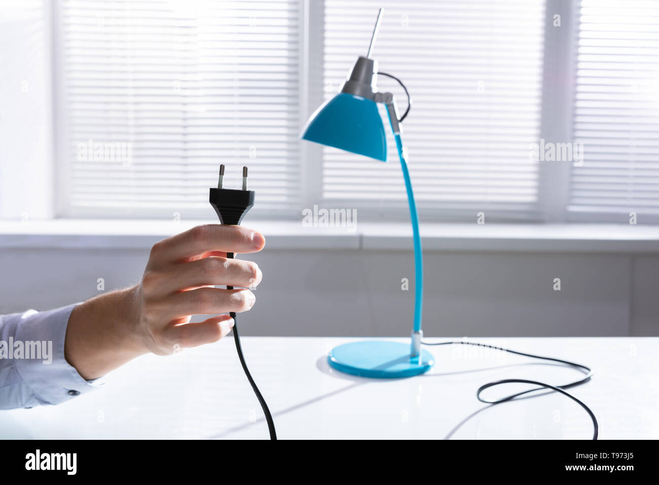 Disconnecting appliance hires stock photography and images Alamy