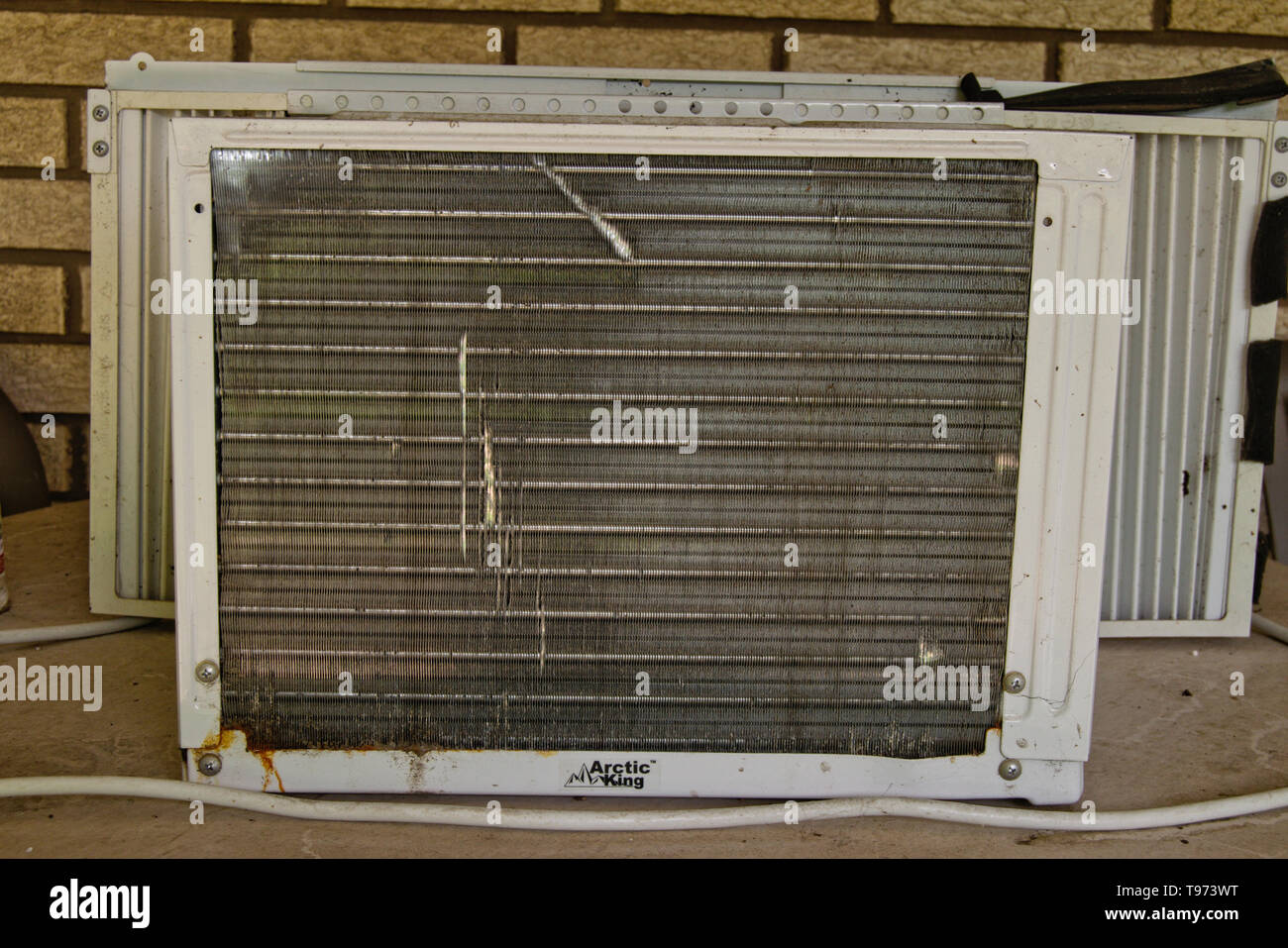 Window air conditioner hires stock photography and images Alamy