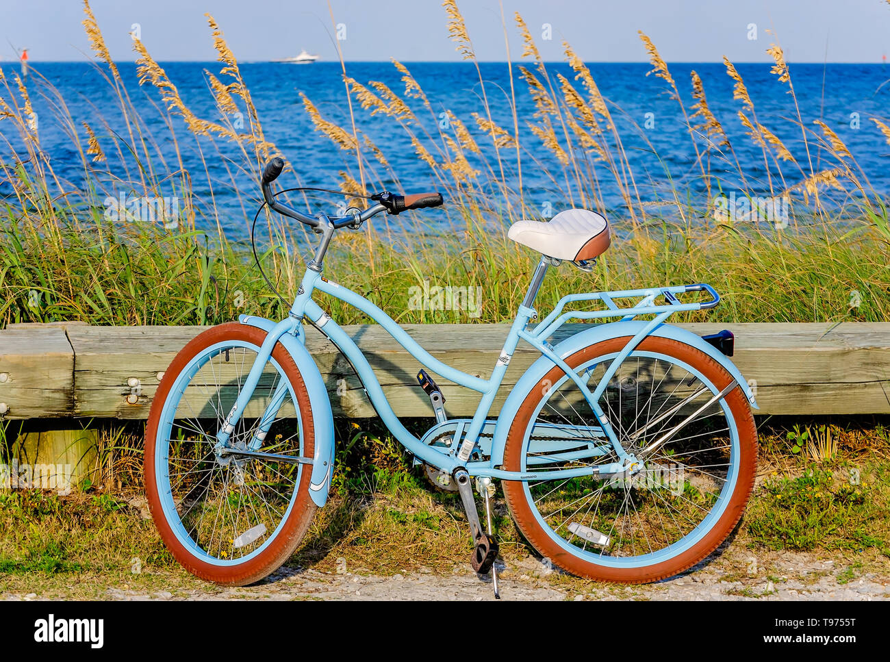 huffy regatta beach cruiser