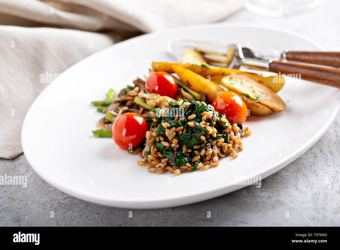 Healthy vegan dish hi-res stock photography and images - Alamy