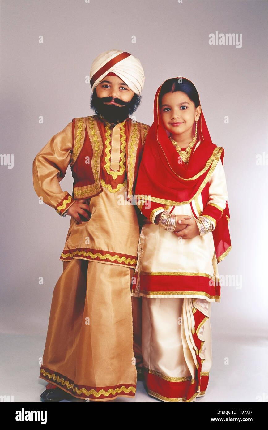 YOUNG BOY AND GIRL DRESSED AS A SIKH COUPLE IN TRADITIONAL COSTUME. BOY IS  WEARING A FALSE BEARD Stock Photo - Alamy