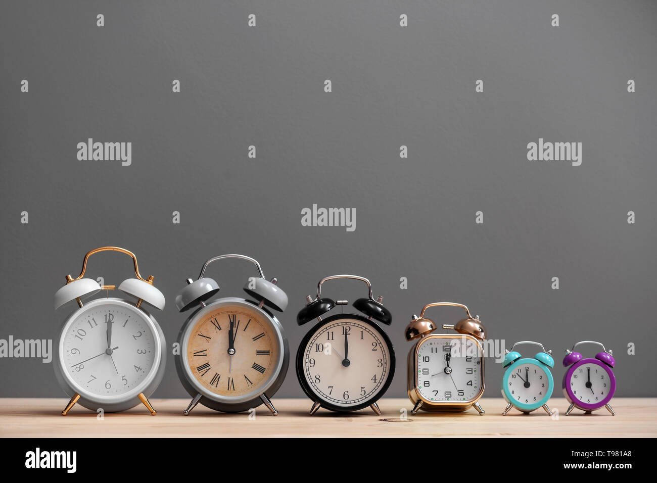 Retro table clocks hi-res stock photography and images - Alamy