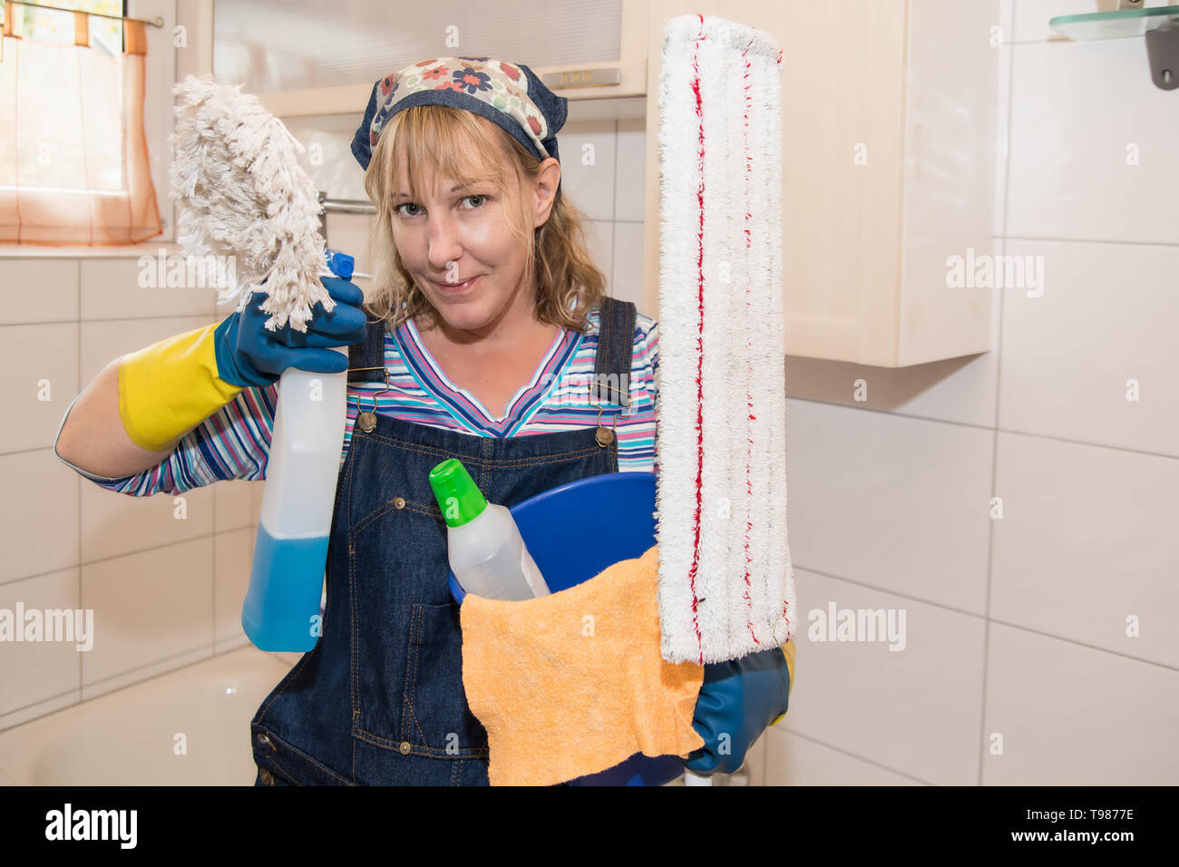 Cleaning utensils clean hires stock photography and images Alamy