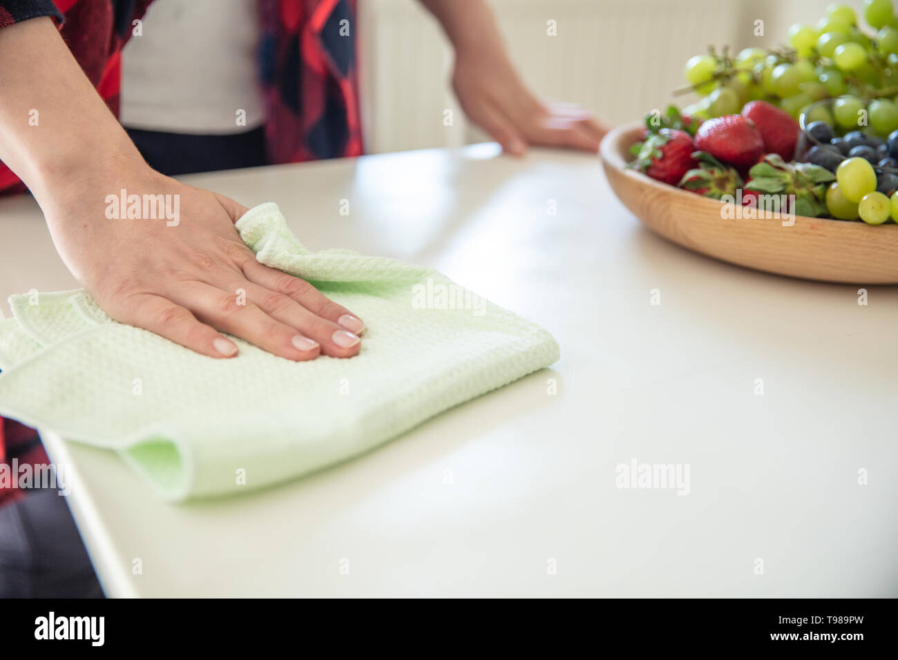 Woman dusting cloth hi-res stock photography and images - Alamy