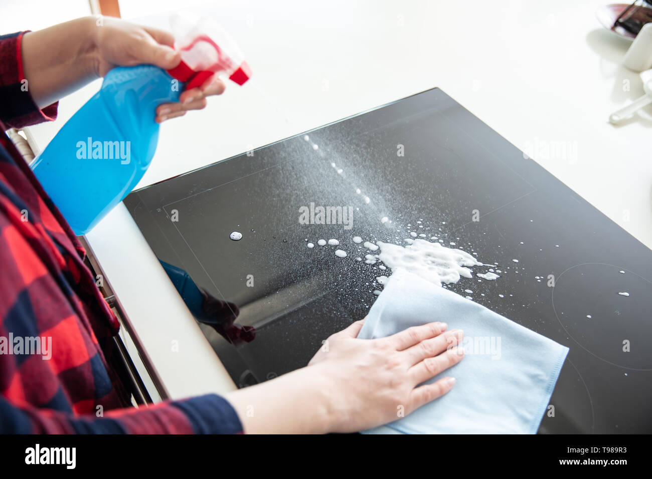 Cleaning induction hob hires stock photography and images Alamy