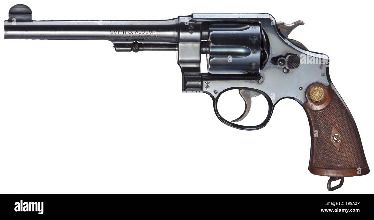 A Smith & Wesson .455 Mark II Hand Ejector 2nd Model in cal..45 Colt for the Canadian Government No. 23016. Matching numbers. Bright bore, length 6-1/2'. Produced in 1915. On barrel two-line corporate name and patents till 1906. Various acceptance marks 'broad arrow' and 'crossed flags' as well as British civilian proof mark in cal. .45 Colt. Complete original blue-black, highly polished finish. Hammer and trigger colour-case hardened. Walnut grip panels with fine chequering and both emblems. In mint condition. 724 weapons in cal. .45 Colt were p, Additional-Rights-Clearance-Info-Not-Available Stock Photo