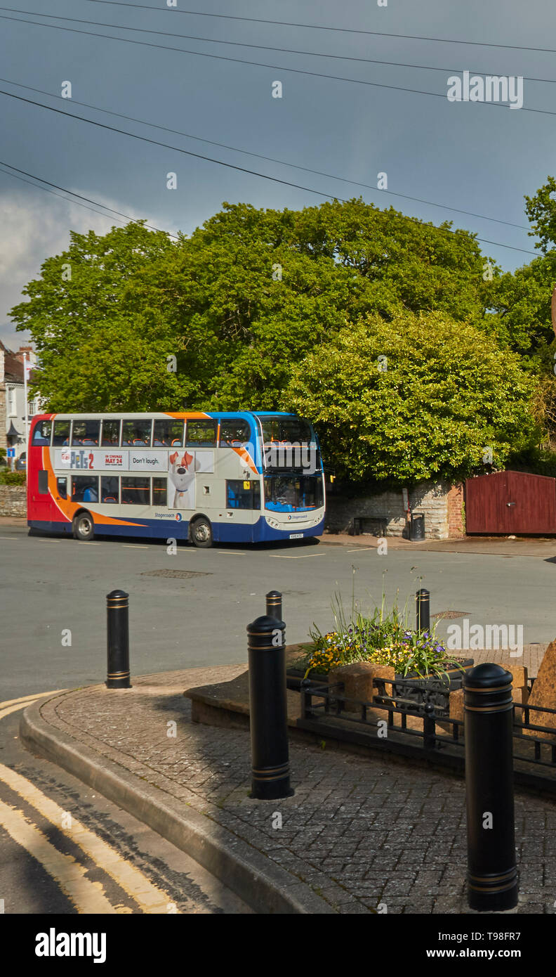 Public transport (bus) in the centre of Bidford-on-Avon, Alcester, Warwickshire, England, United Kingdom, Europe Stock Photo