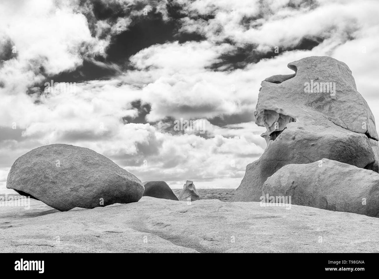 Beautiful black and white view of the Remarkable Rocks against a dramatic sky, Kangaroo Island, Southern Australia Stock Photo