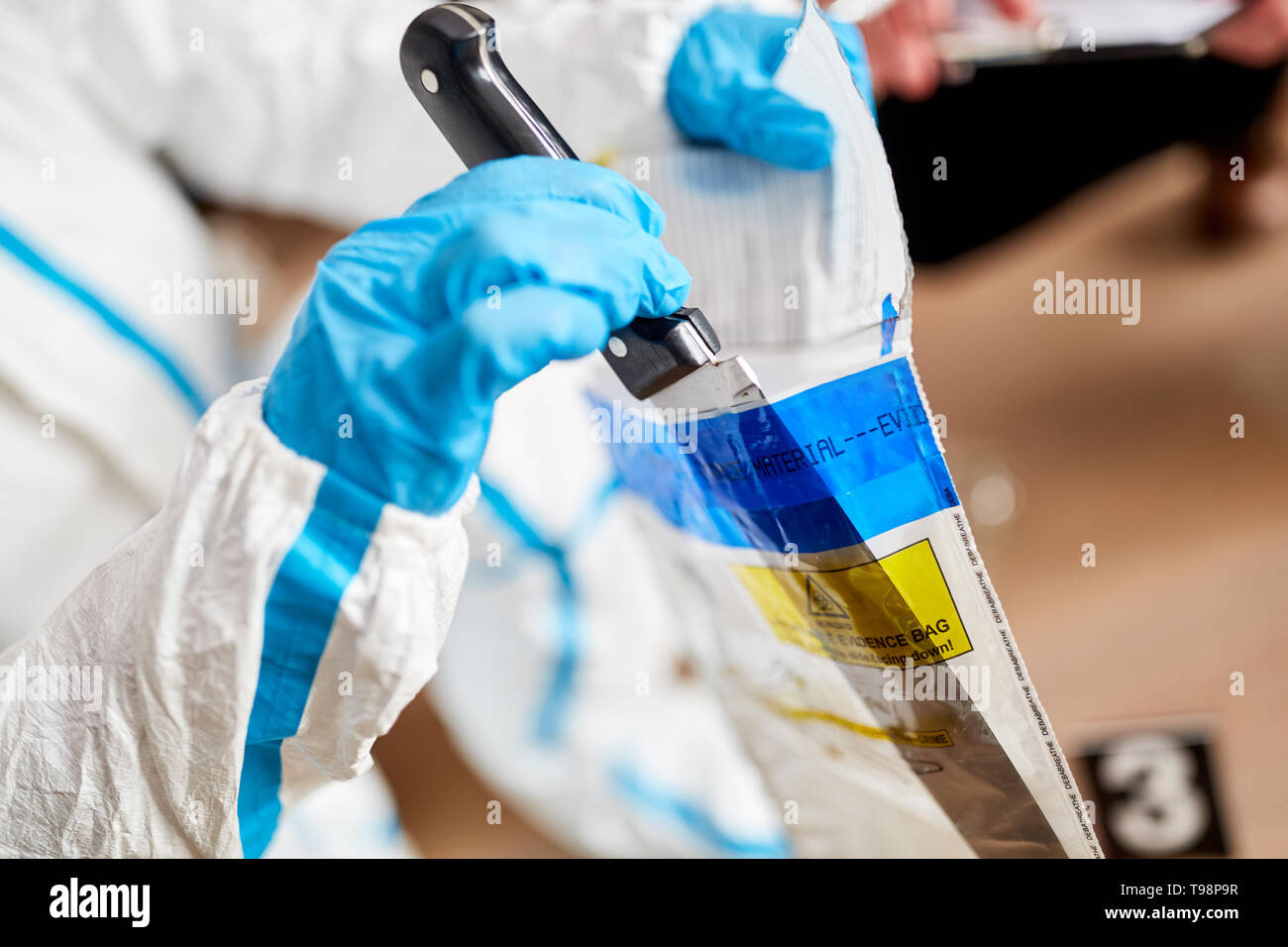 Messer as proof of forensics at the scene is packed by the forensic science Stock Photo
