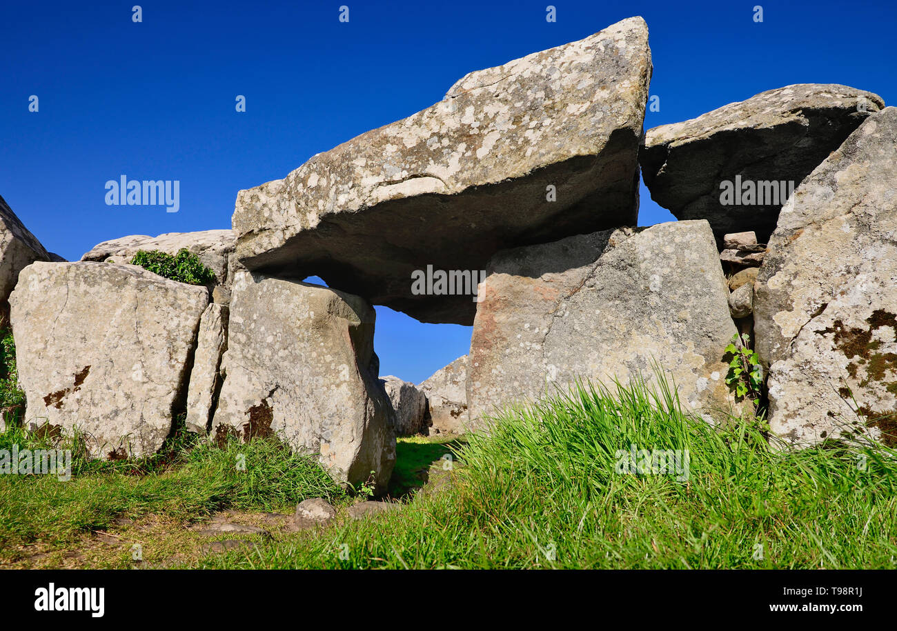 Ireland, County Sligo, Creevykeel Court Tomb looking south. Stock Photo