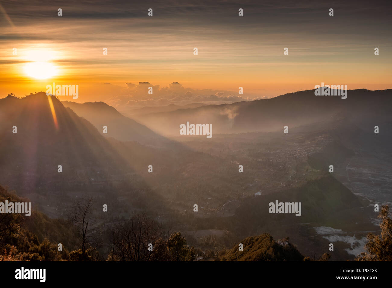 Sunrise Fog Over Mountain Hi res Stock Photography And Images Alamy