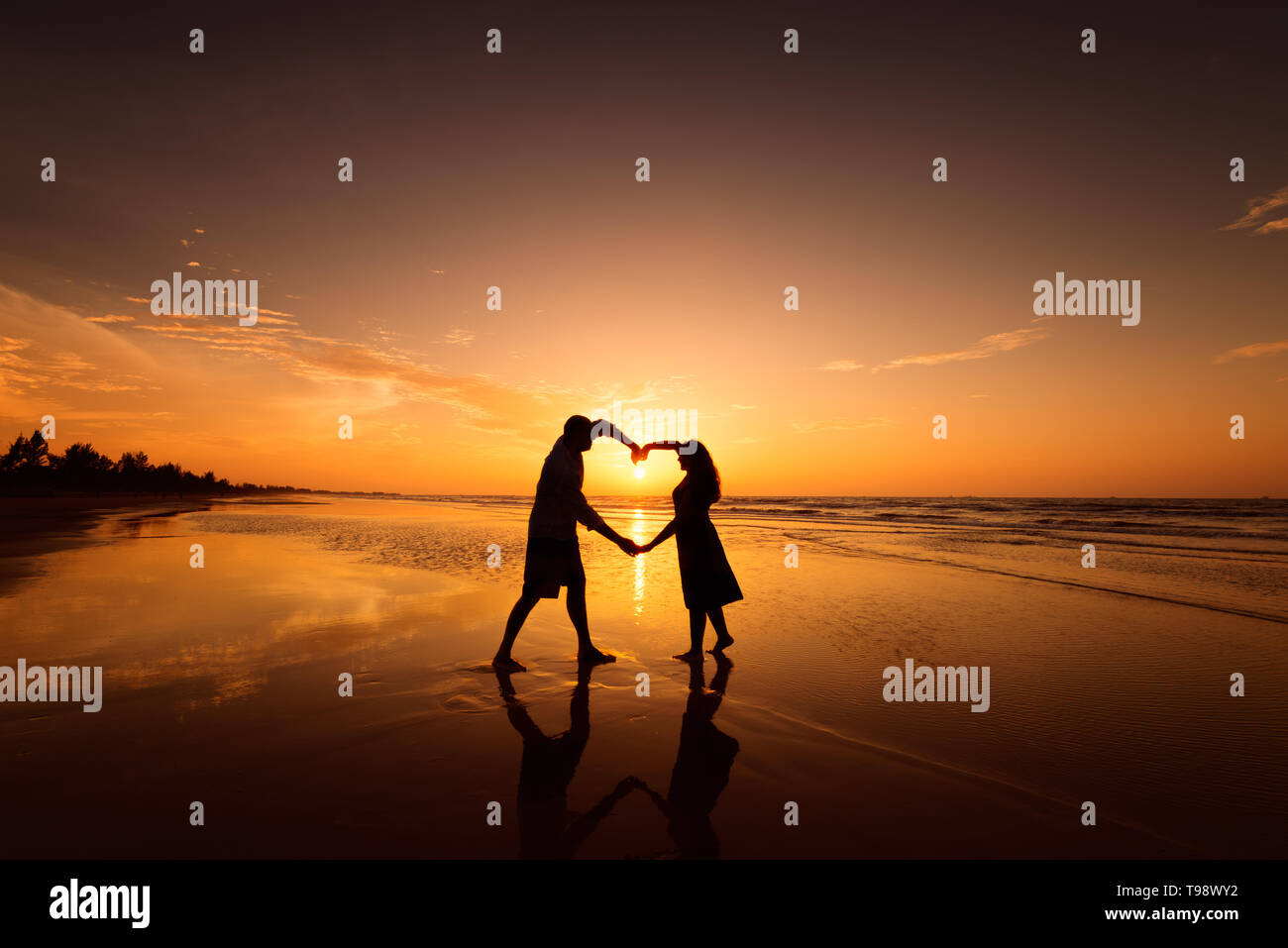 Couple making love silhouette hi-res stock photography and images - Alamy