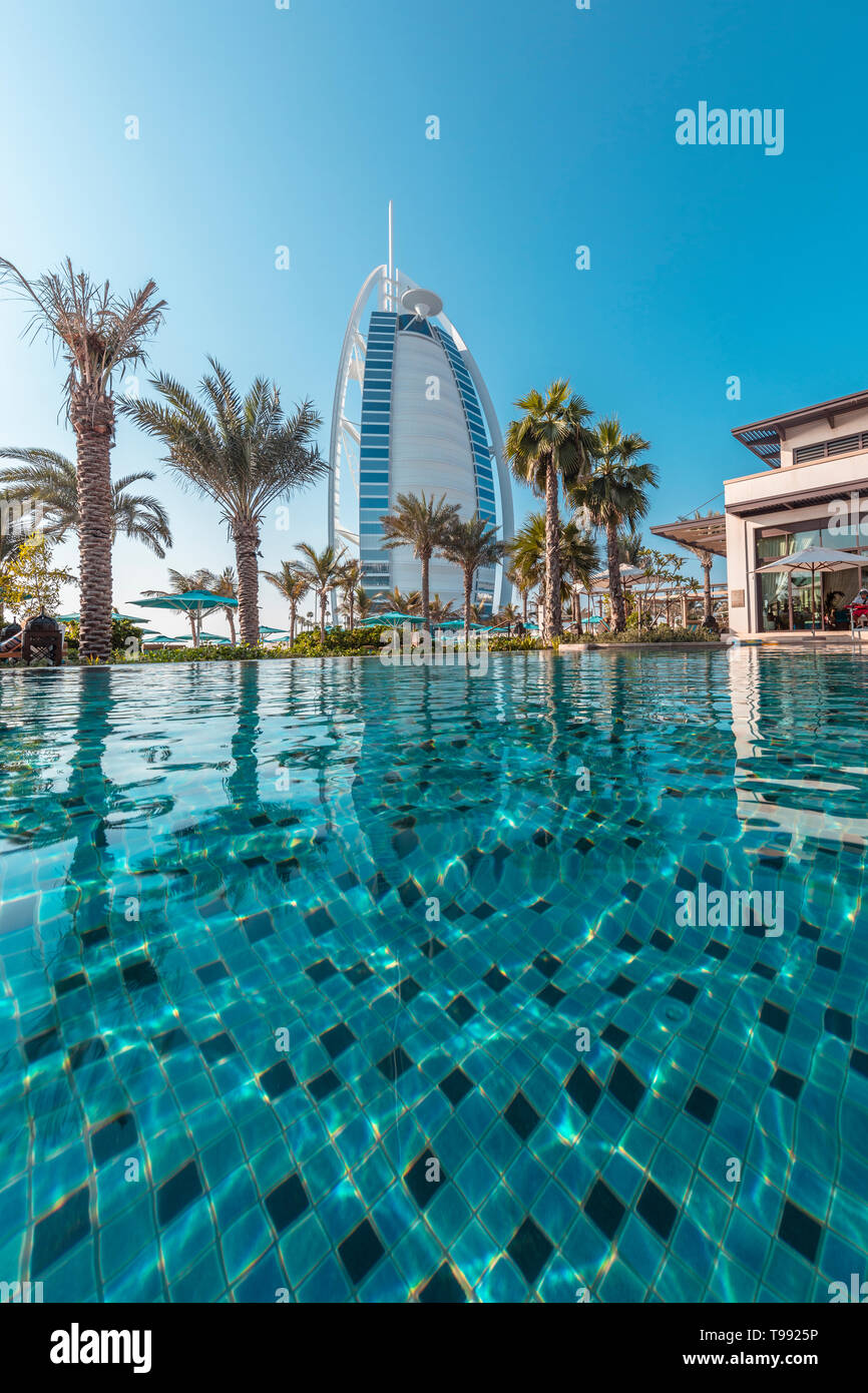 Pool perspective of the famous Burj Alarab Hotel, Dubai Stock Photo