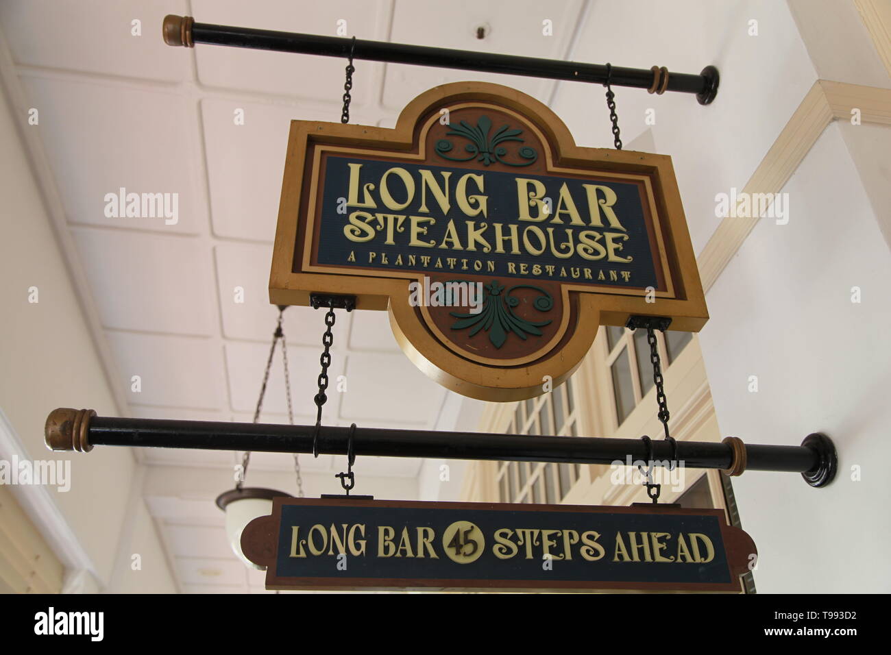 Long Bar Steakhouse Raffles Singapore Stock Photo