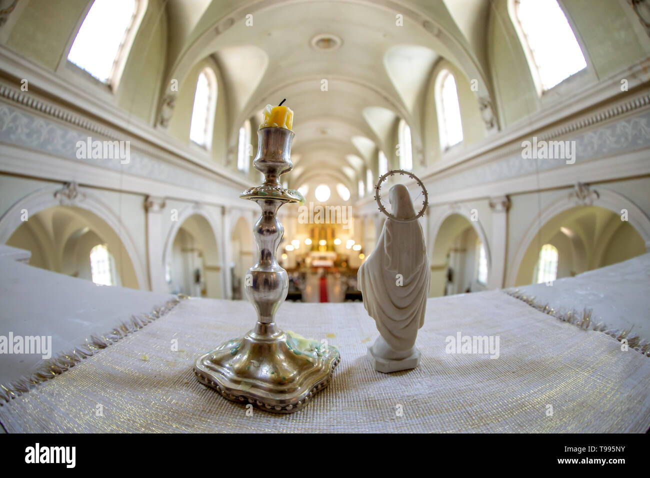 Virgin mary statue candle hi-res stock photography and images - Alamy