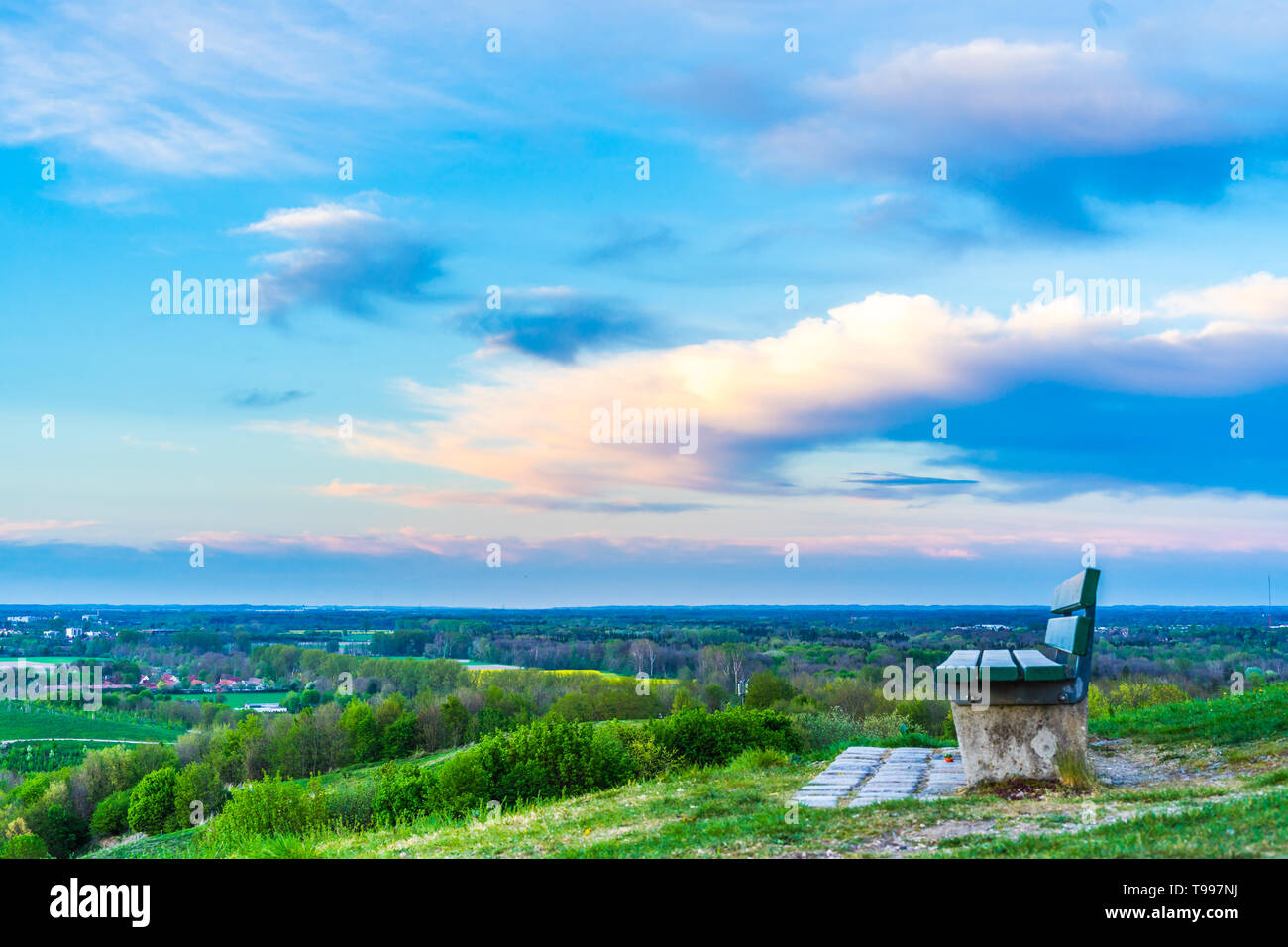 Lonely bench by night hi-res stock photography and images - Alamy