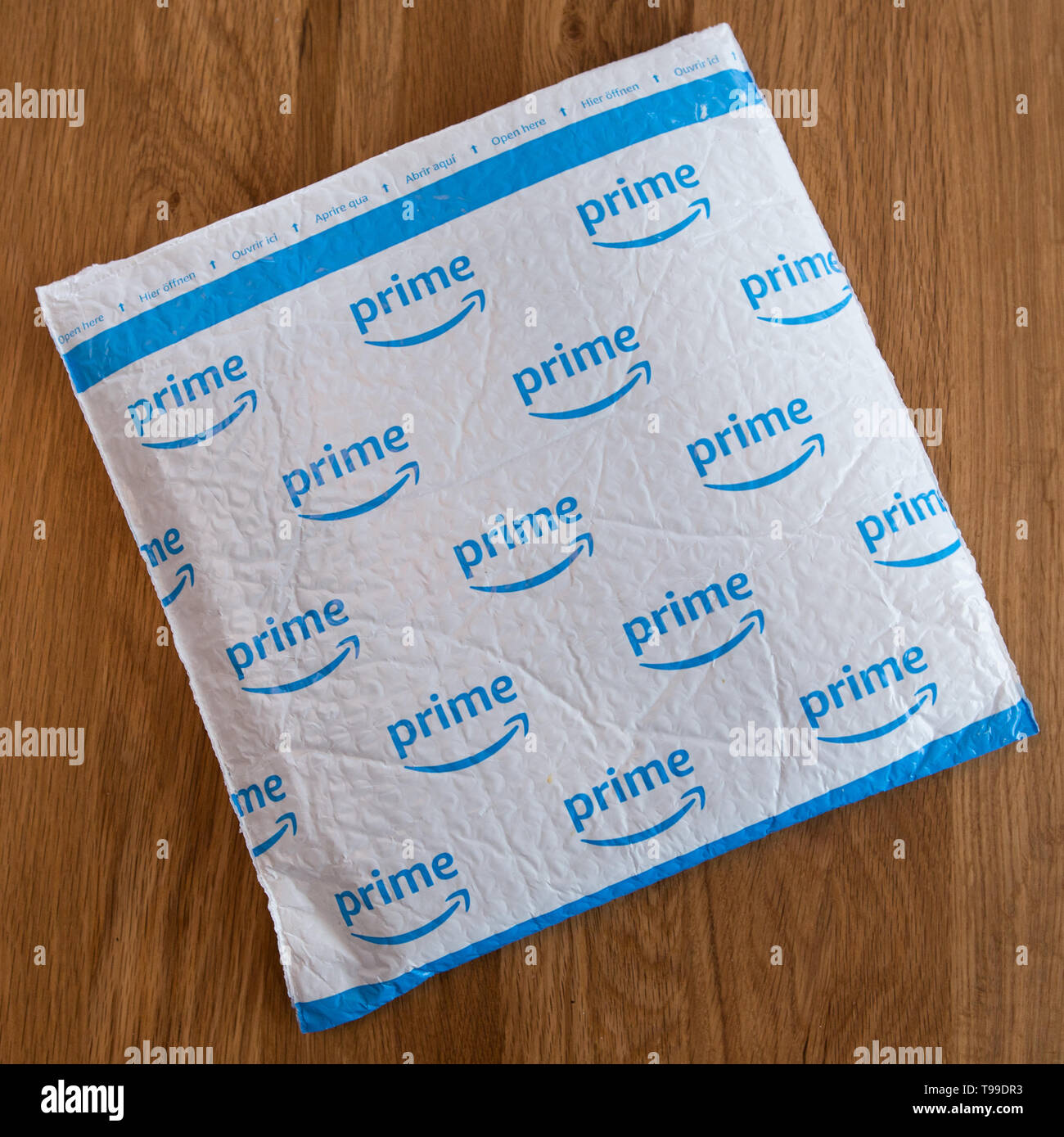 A white padded envelope showing a blue Amazon 'Prime' logo Stock Photo