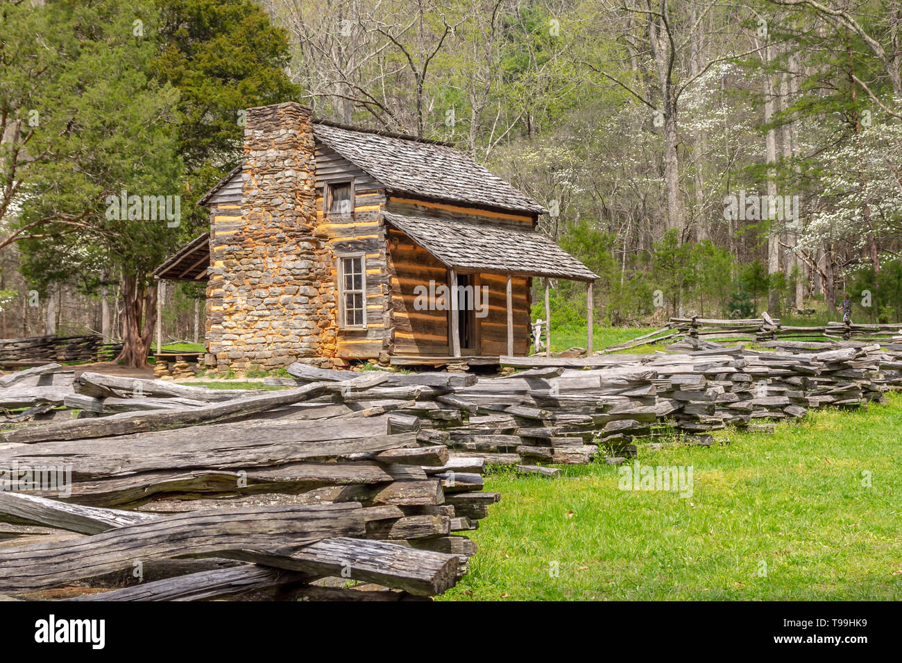 John Oliver Cabin in Cades Cove in the Smoky Mountain National Park near Gatlingburg, Tennessee, USA Stock Photo