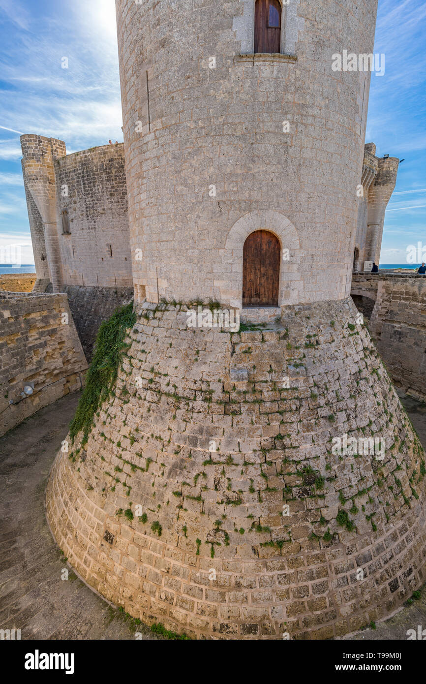 Deep moat hi-res stock photography and images - Alamy