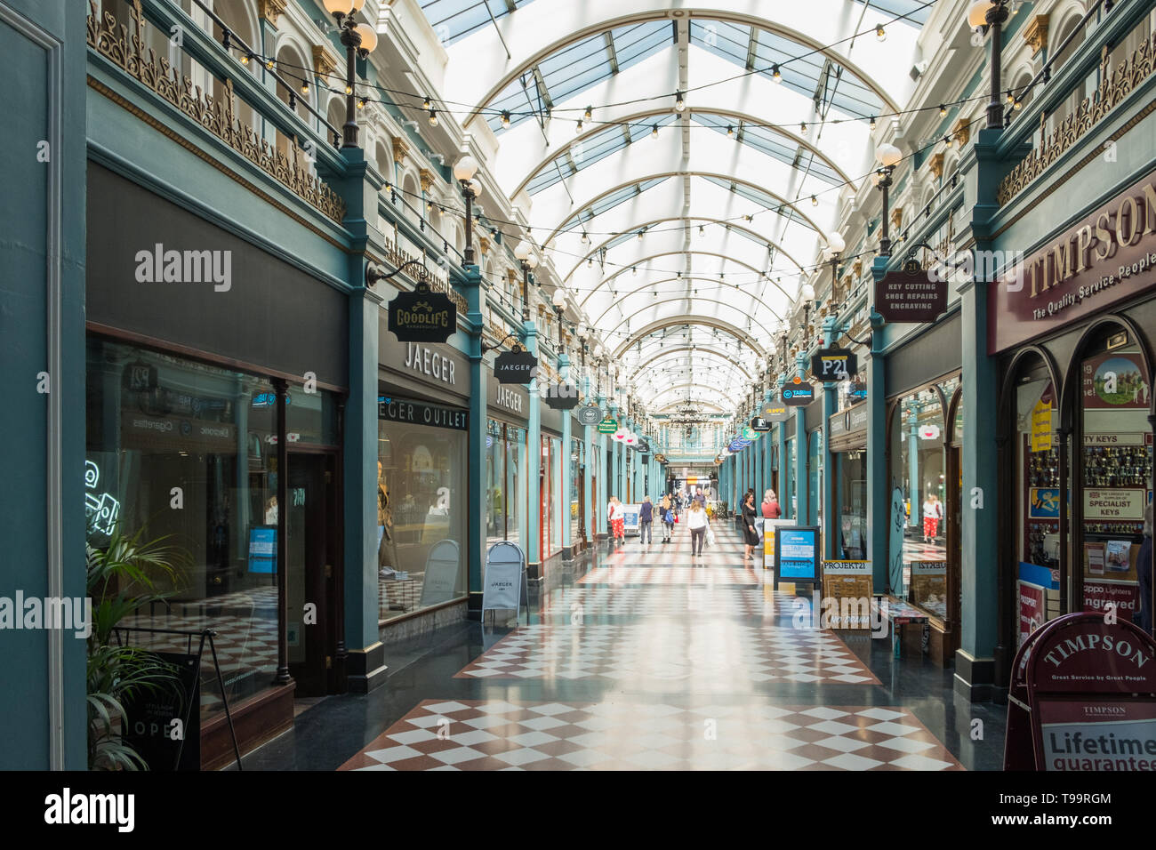 Birmingham shopping arcade hires stock photography and images Alamy