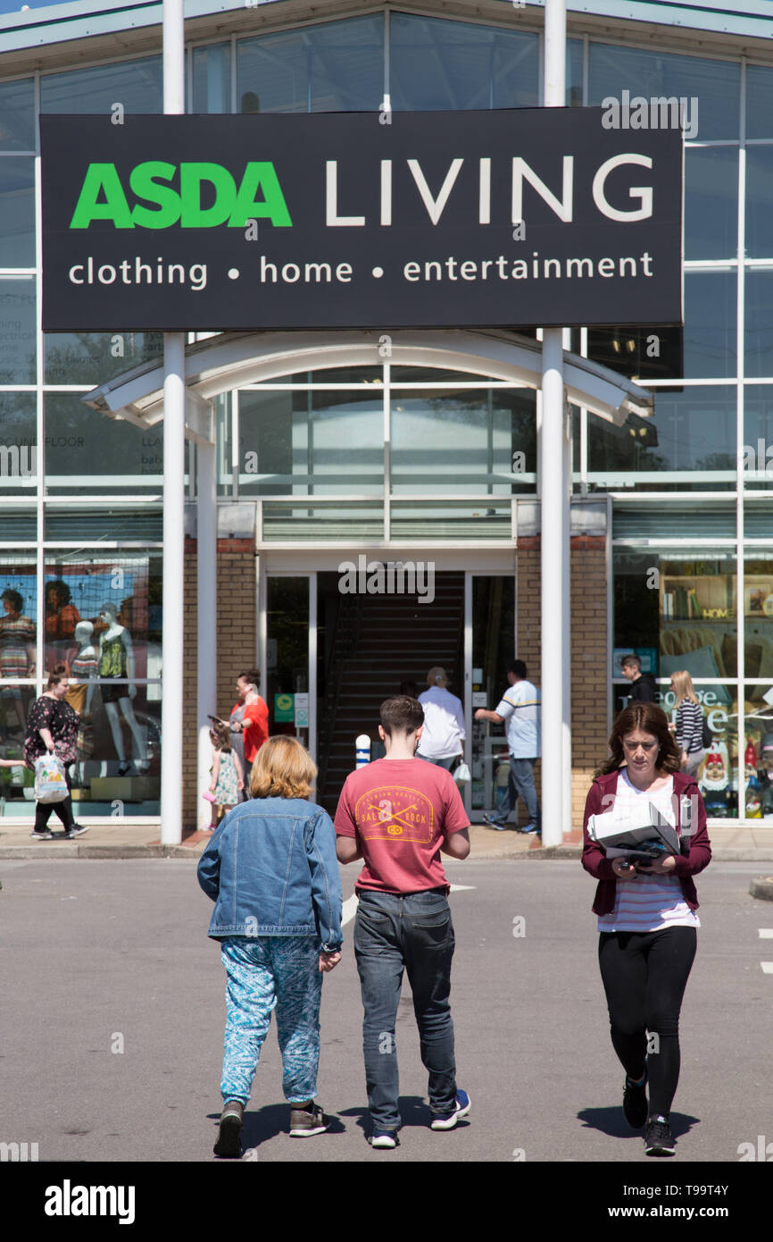 Vale Retail Park, Llantrisant Stock Photo Alamy