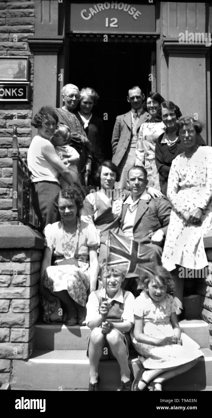Group of people or family on steps of Cairo House c1936, possibly for Edward XVIII or George VI Coronation   Photo by Tony Henshaw Stock Photo