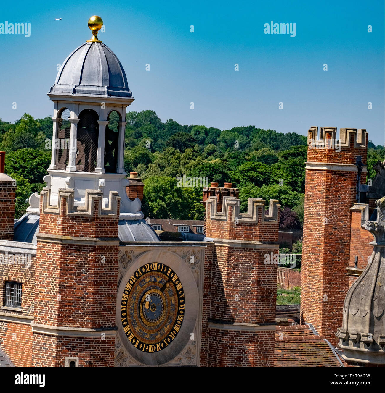 hampton court palace Stock Photo Alamy