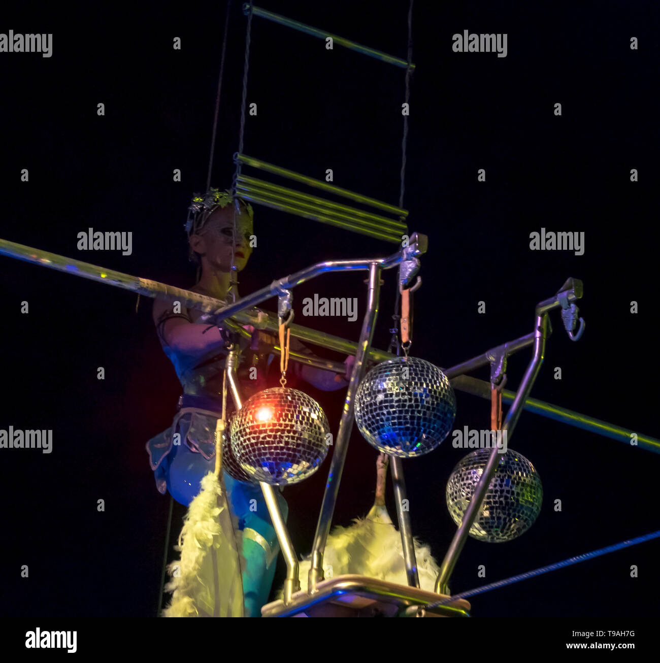 Circus acts hi-res stock photography and images - Alamy