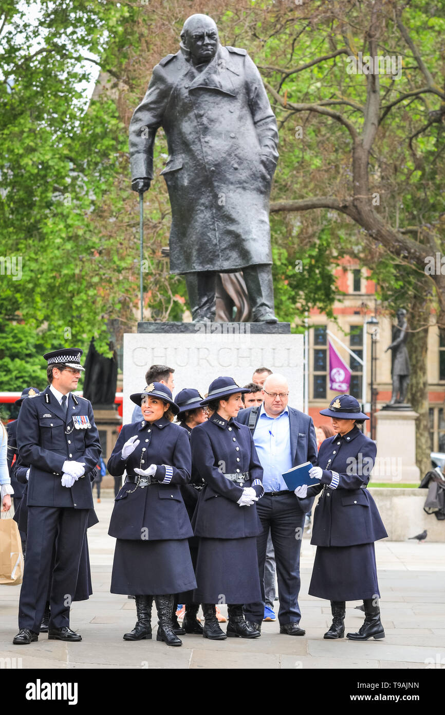 Portrait of met police officers hi-res stock photography and images - Alamy