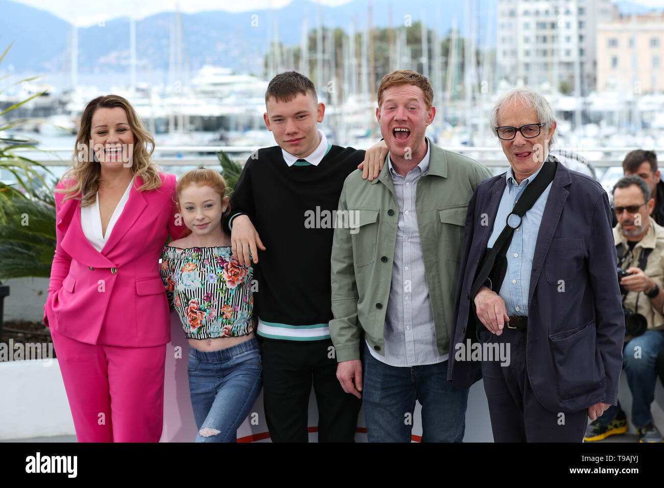 Cannes, France. 17th May, 2019. (L-R) Debbie Honeywood, Katie Proctor, Rhys Stone, Kris Hitchen and director Ken Loach pose during a photocall for the film 'Sorry We Missed You' at the 72nd Cannes Film Festival in Cannes, France, May 17, 2019. British director Ken Loach's film 'Sorry We Missed You' will compete for the Palme d'Or with other 20 feature films during the 72nd Cannes Film Festival which is held from May 14 to 25. Credit: Zhang Cheng/Xinhua/Alamy Live News Stock Photo