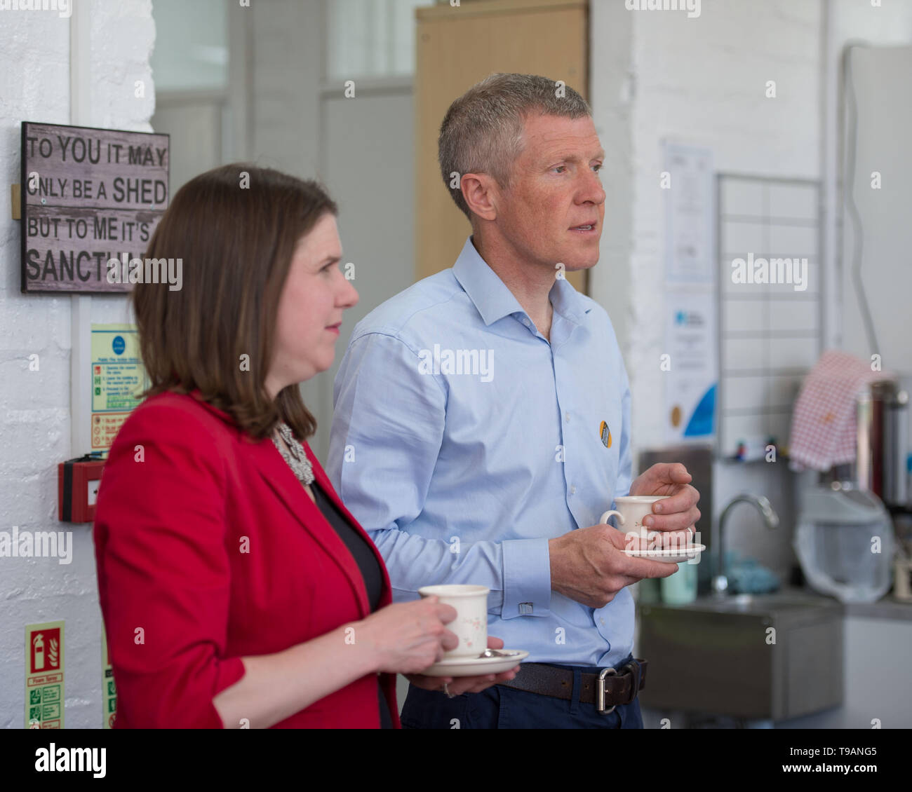 Glasgow, UK. 17 May 2019.  Pictured: (left-right) Jo Swinson - Deputy Leader of the Lib Dems; Willie Rennie MSP - Leader of the Scottish Lib Dems.  During Mental Health Awareness week, Scottish Liberal Democrat Leader, Willie Rennie and Liberal Democrat Deupty Leader, Jo Swinson visit Milngavie & Bearsden's Men's Shed mental health initiative to highlight the issues we should be focusing on instead of Brexit. Credit: Colin Fisher/Alamy Live News Stock Photo