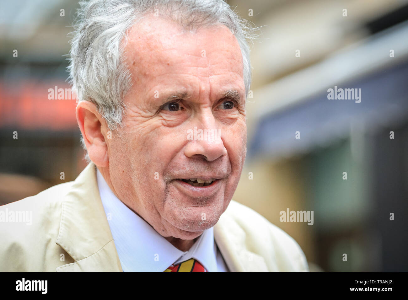 London, UK, 17th May 2019. Veteran war correspondent, journalist and former independent MEP Martin Bell supports Change UK candidate sin central London. Credit: Imageplotter/Alamy Live News Stock Photo